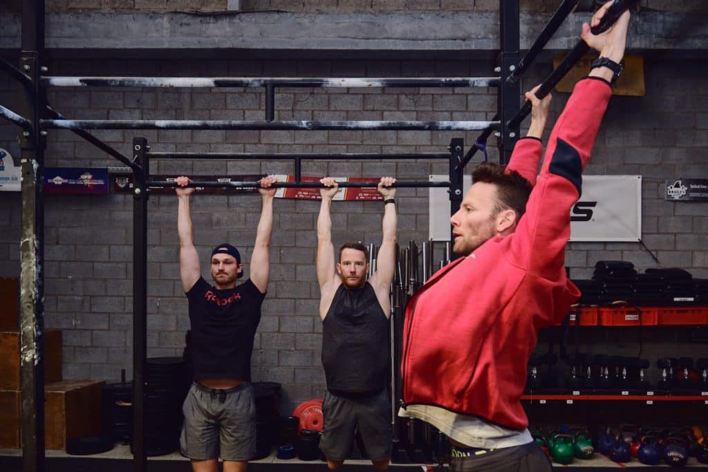 Athletes hanging on a rack during CrossFit at CrossFit Moves in Antwerp