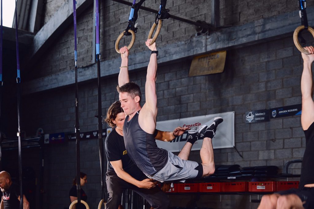 Athlete doing a ring muscle up during CrossFit at CrossFit Moves in Antwerp